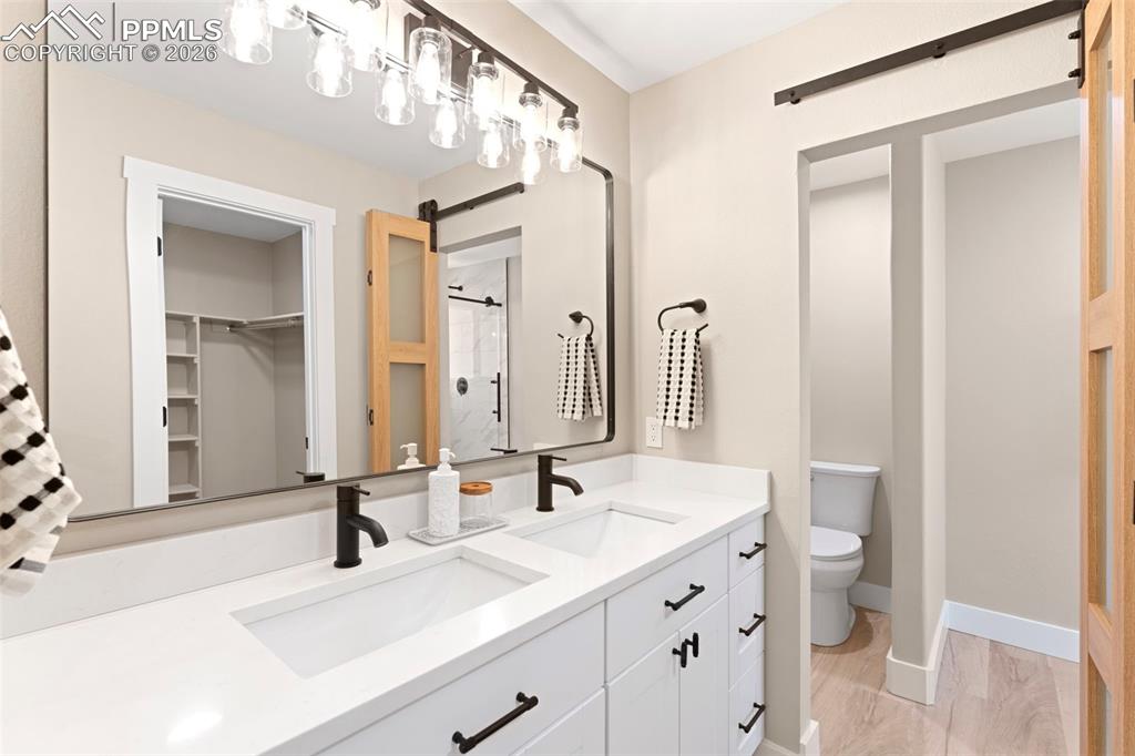 Image 20 of 45: Bathroom