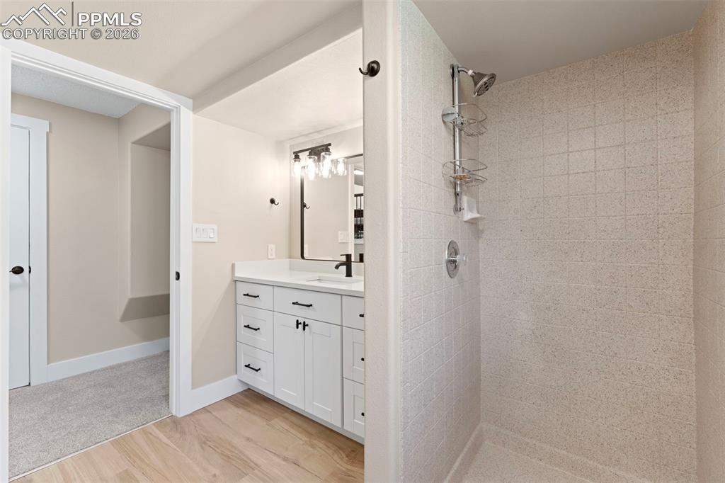 Image 31 of 45: Bathroom