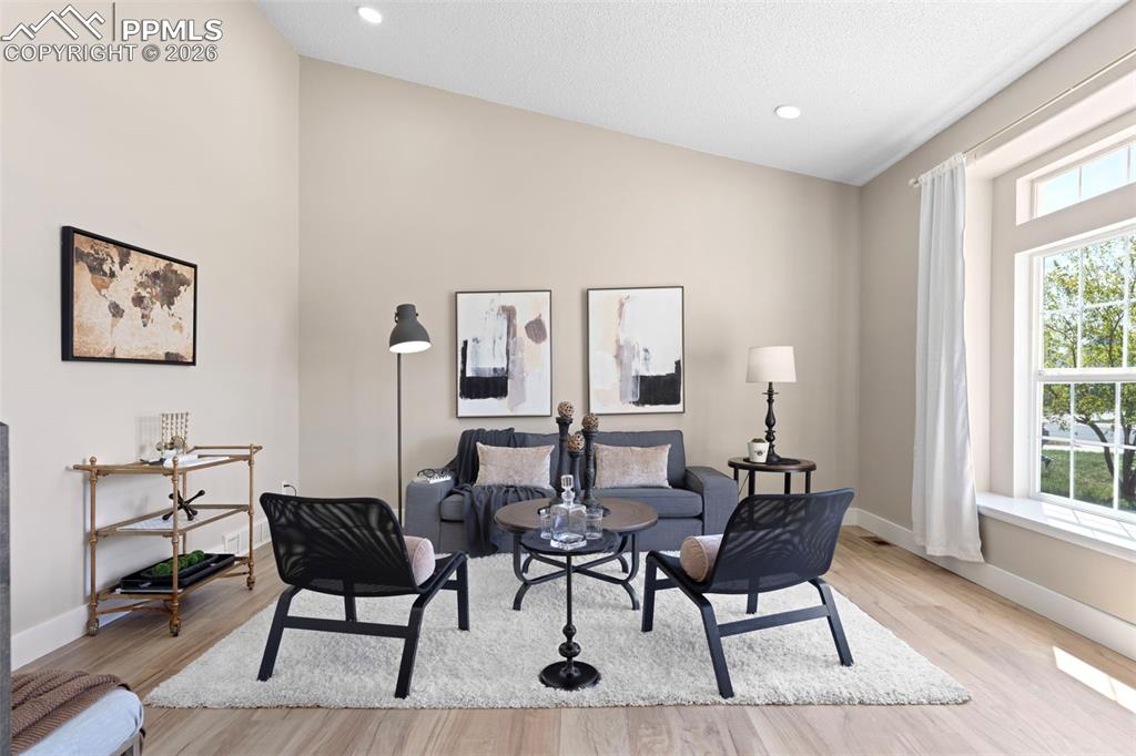 Image 5 of 45: Sitting Room