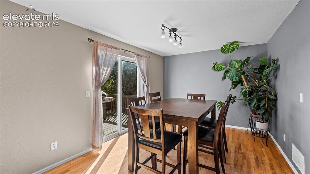 Image 11 of 37: Dining Area