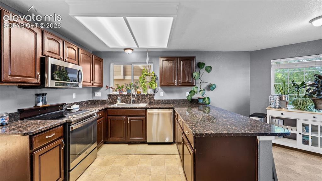 Image 4 of 37: Kitchen