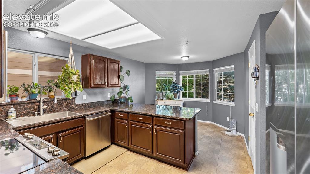 Image 5 of 37: Kitchen