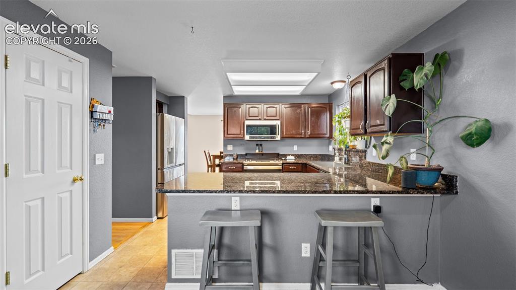 Image 7 of 37: Kitchen