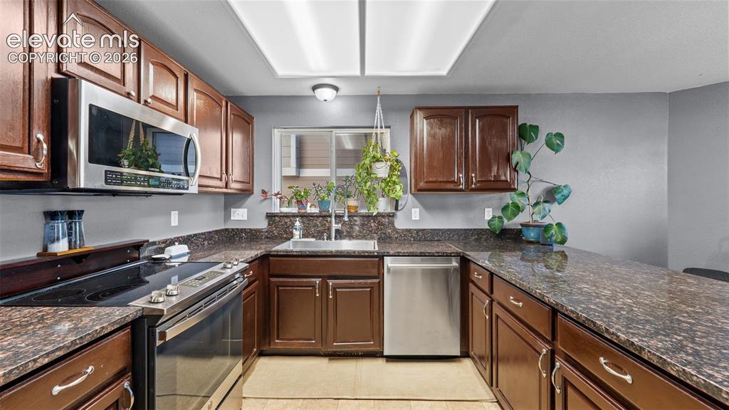 Image 8 of 37: Kitchen