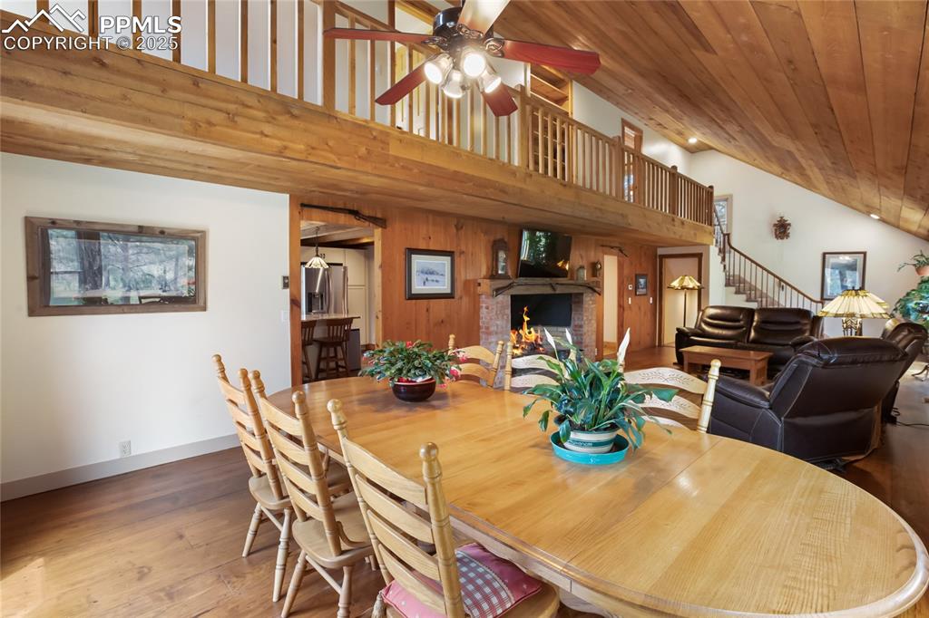 Image 13 of 48: Dining Area