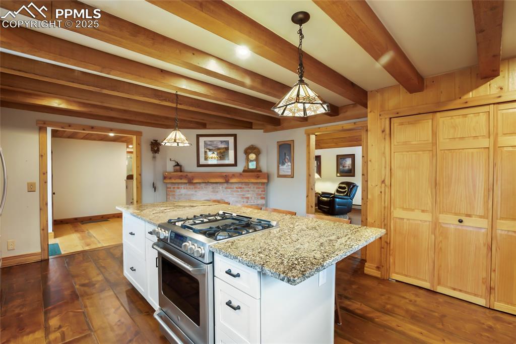 Image 14 of 48: Kitchen