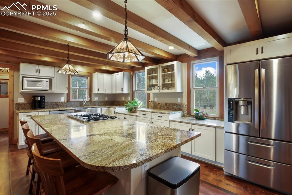 Image 17 of 48: Kitchen