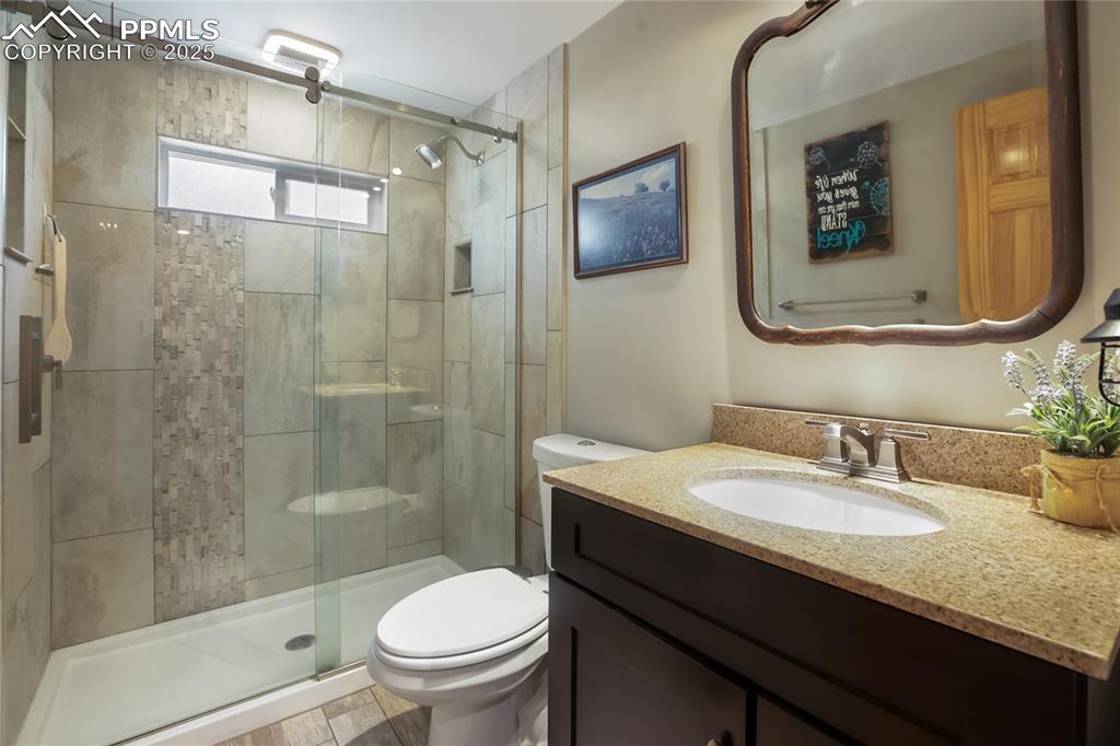Image 23 of 48: Bathroom