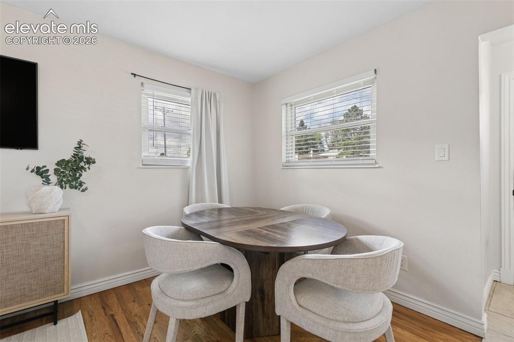 Image 10 of 35: Dining Area