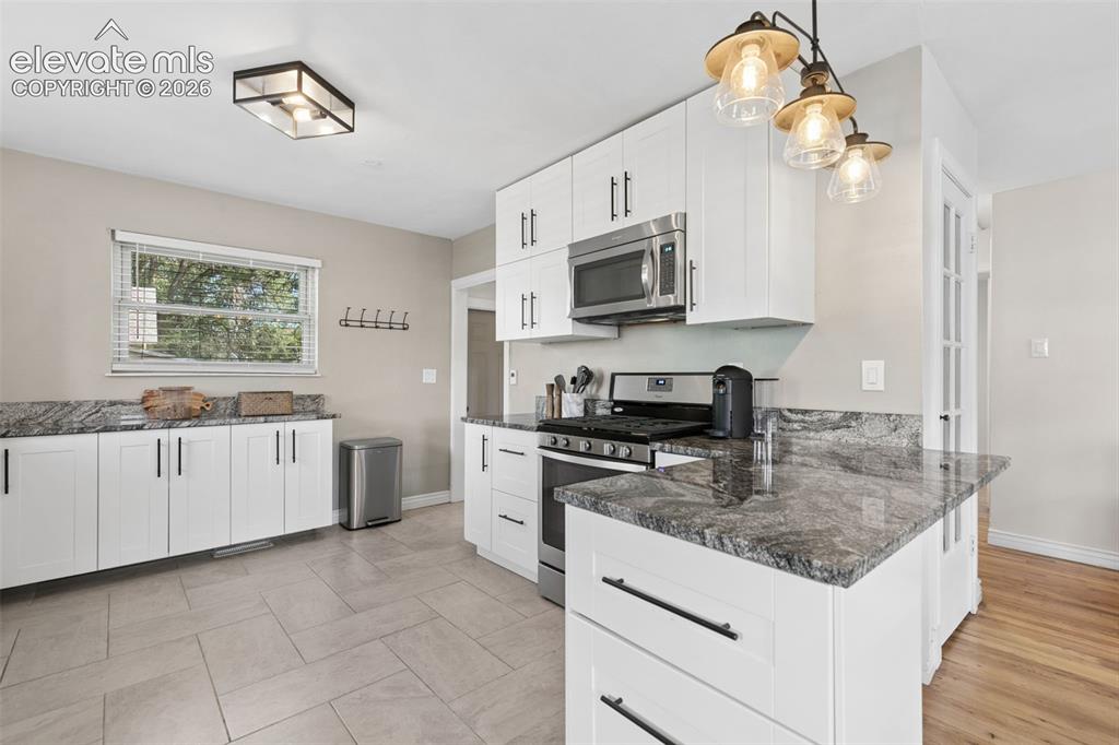 Image 12 of 35: Kitchen