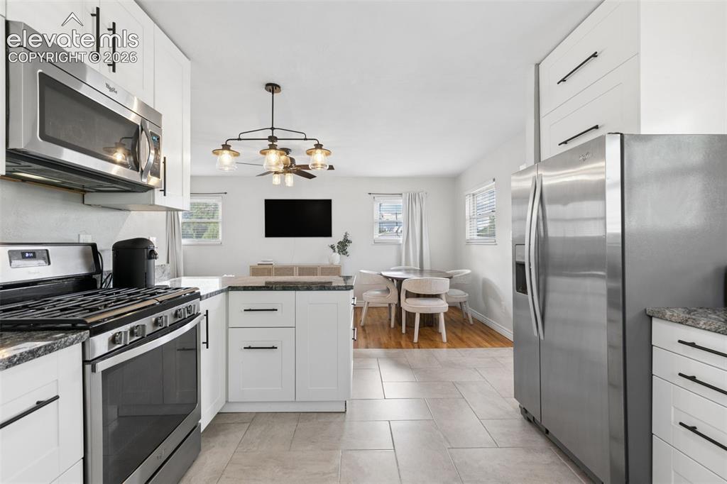 Image 15 of 35: Kitchen
