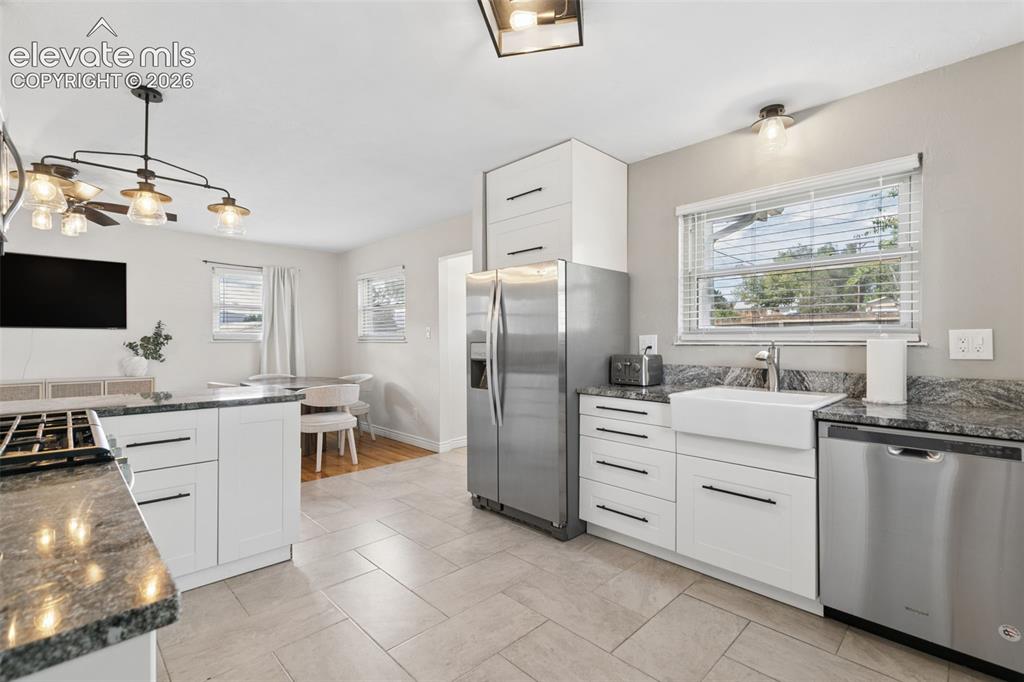 Image 16 of 35: Kitchen