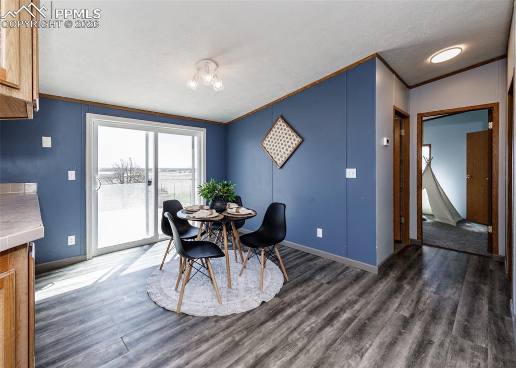 Image 18 of 40: Dining Area