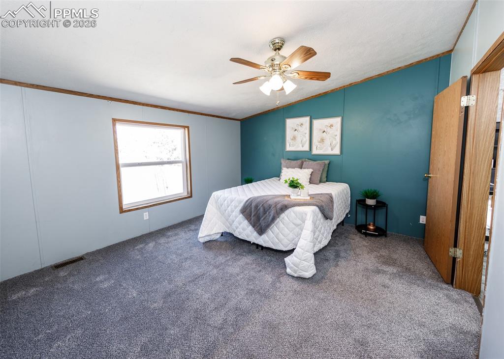 Image 19 of 40: Bedroom