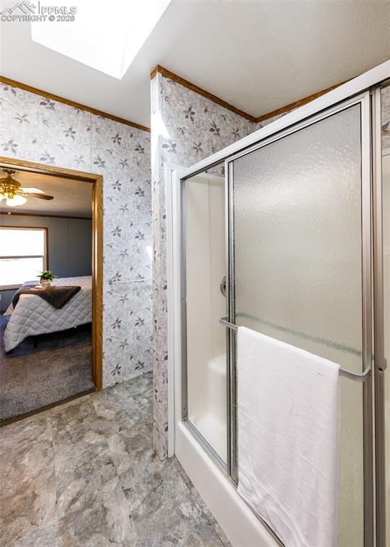 Image 25 of 40: Bathroom