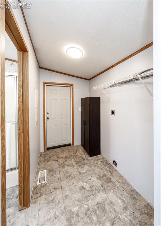 Image 26 of 40: Laundry