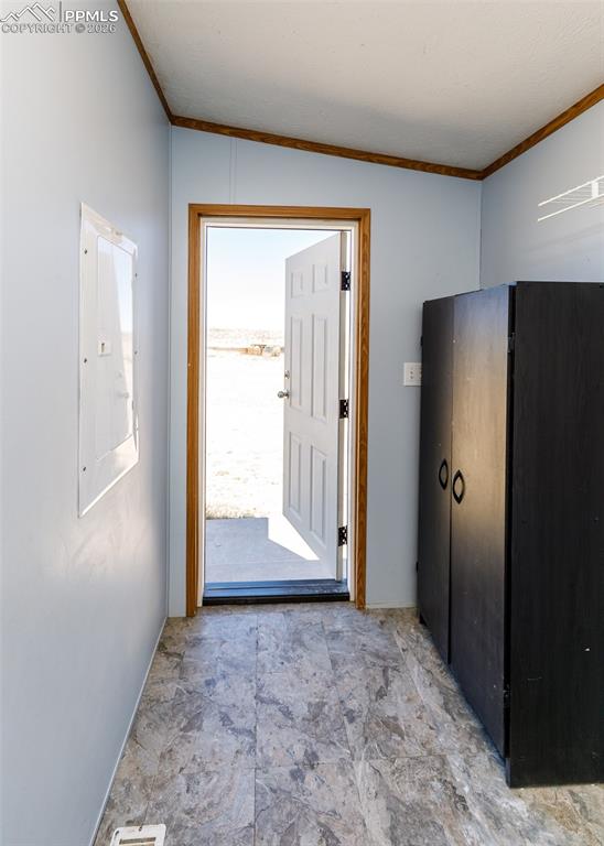 Image 27 of 40: Entry