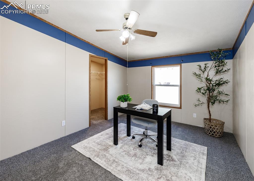 Image 28 of 40: Office