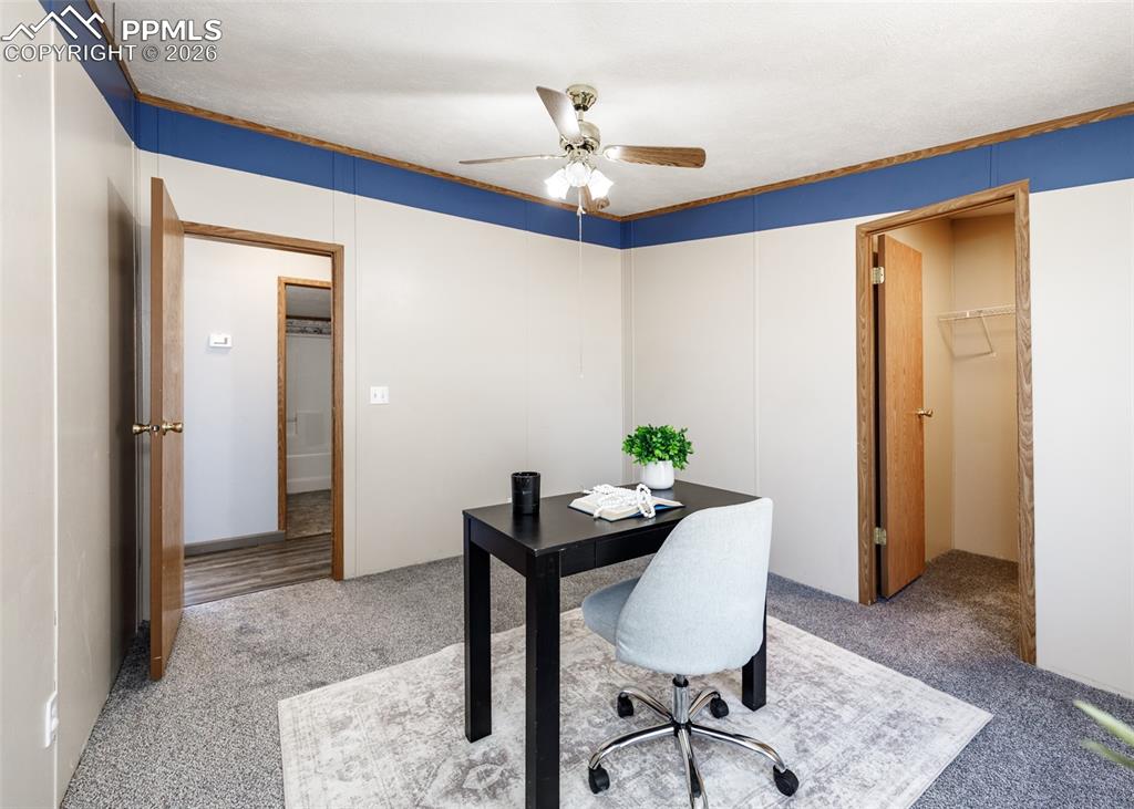 Image 29 of 40: Office