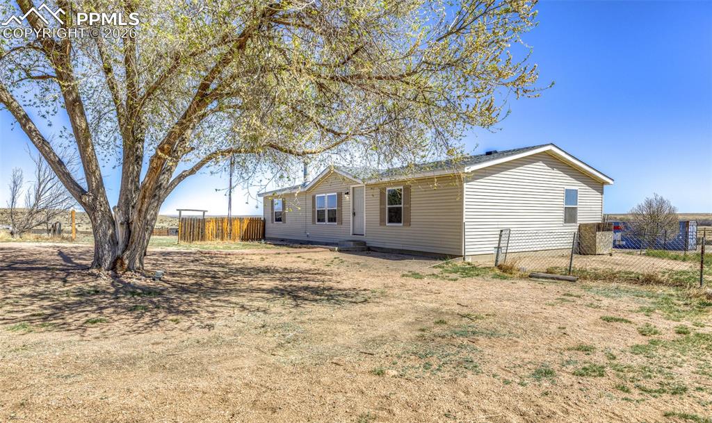 Image 3 of 40: Front of Structure