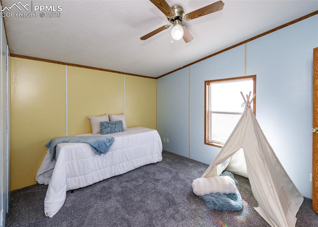 Image 30 of 40: Bedroom