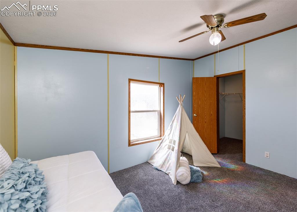 Image 31 of 40: Bedroom