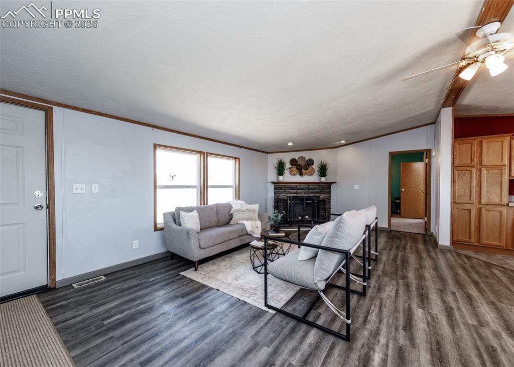 Image 6 of 40: Living Room