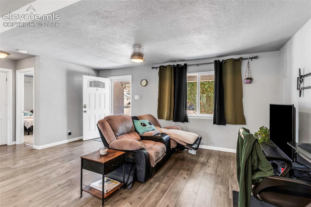 Image 11 of 30: Living Room