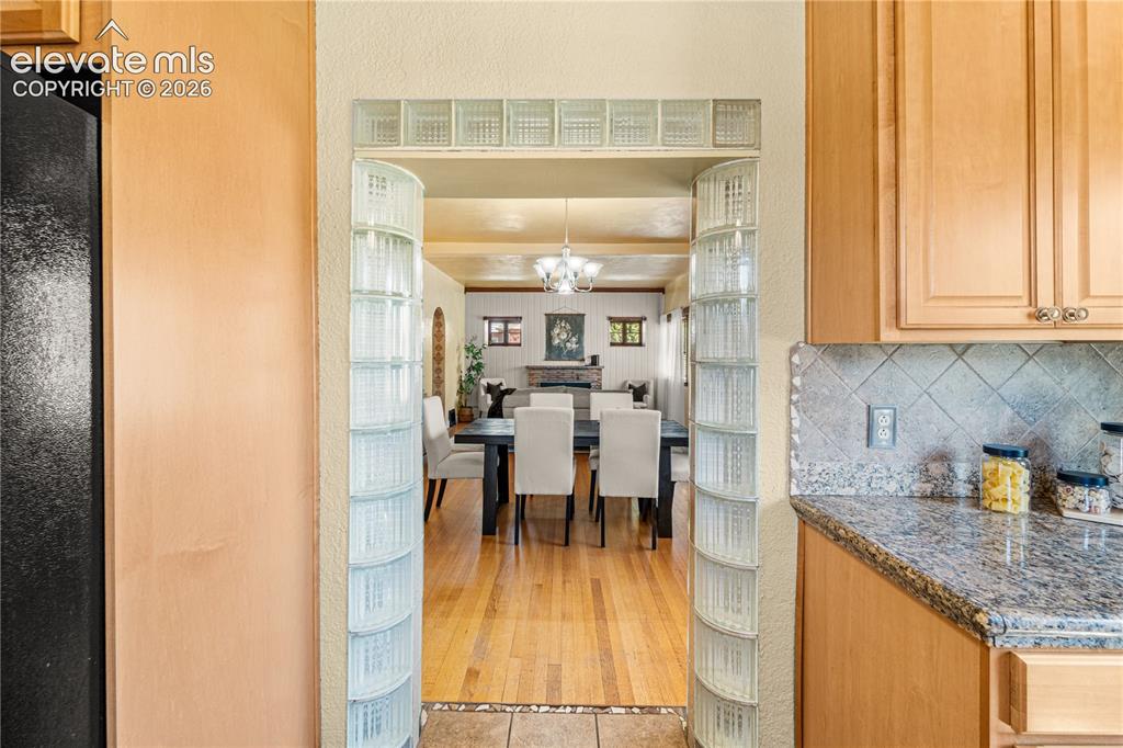 Image 18 of 48: Kitchen