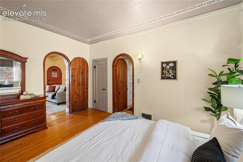 Image 22 of 48: Bedroom