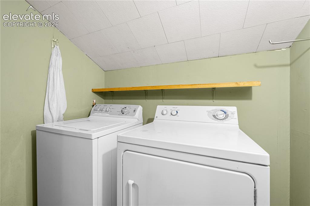 Image 40 of 48: Laundry