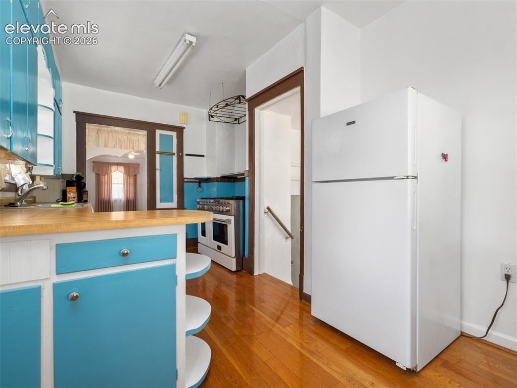 Image 11 of 26: Kitchen