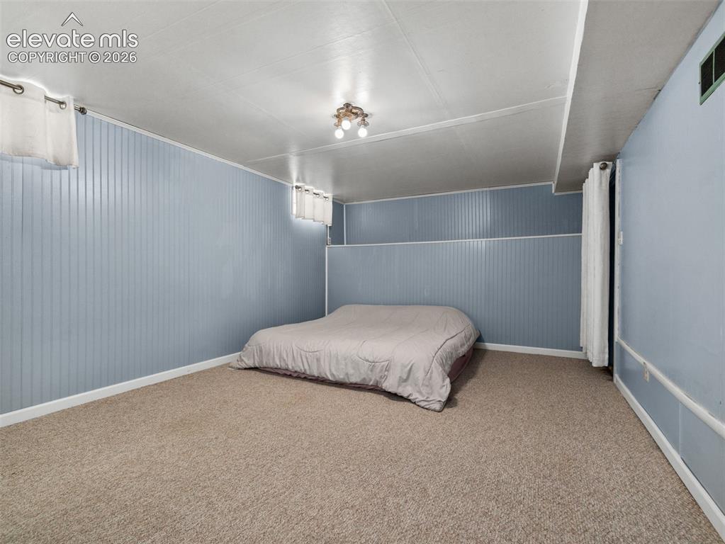 Image 24 of 26: Bedroom