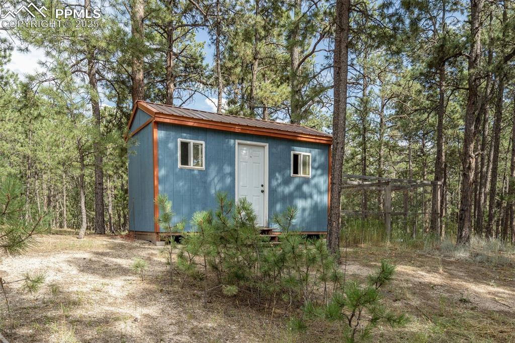 Image 41 of 43: View of outbuilding