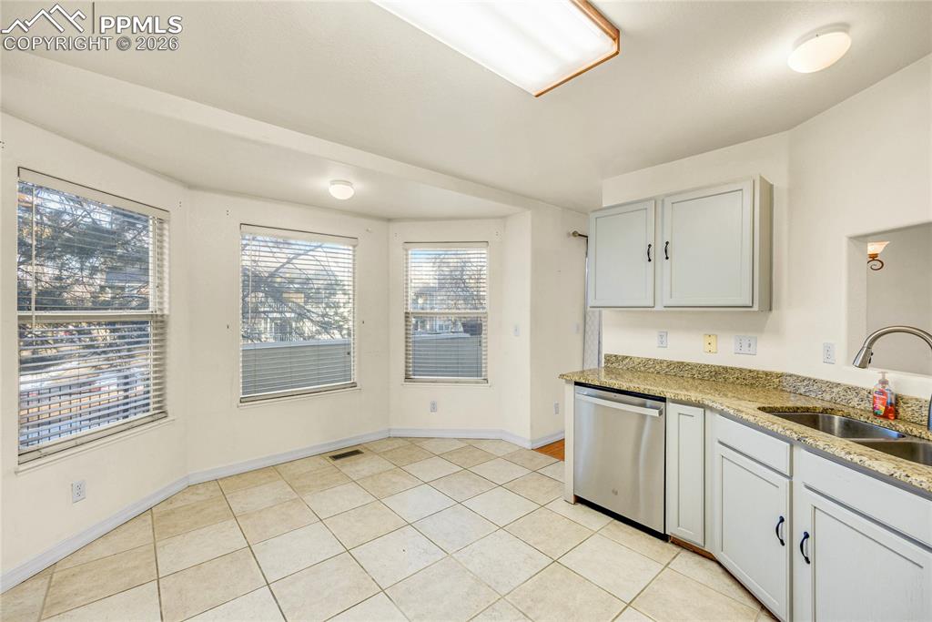 Image 10 of 34: Kitchen