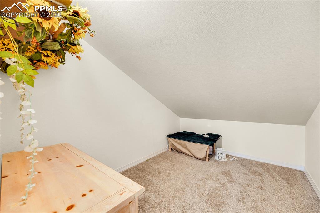 Image 18 of 34: Closet