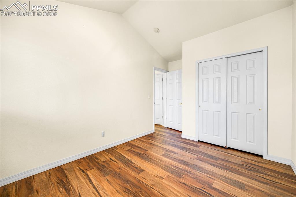 Image 22 of 34: Bedroom