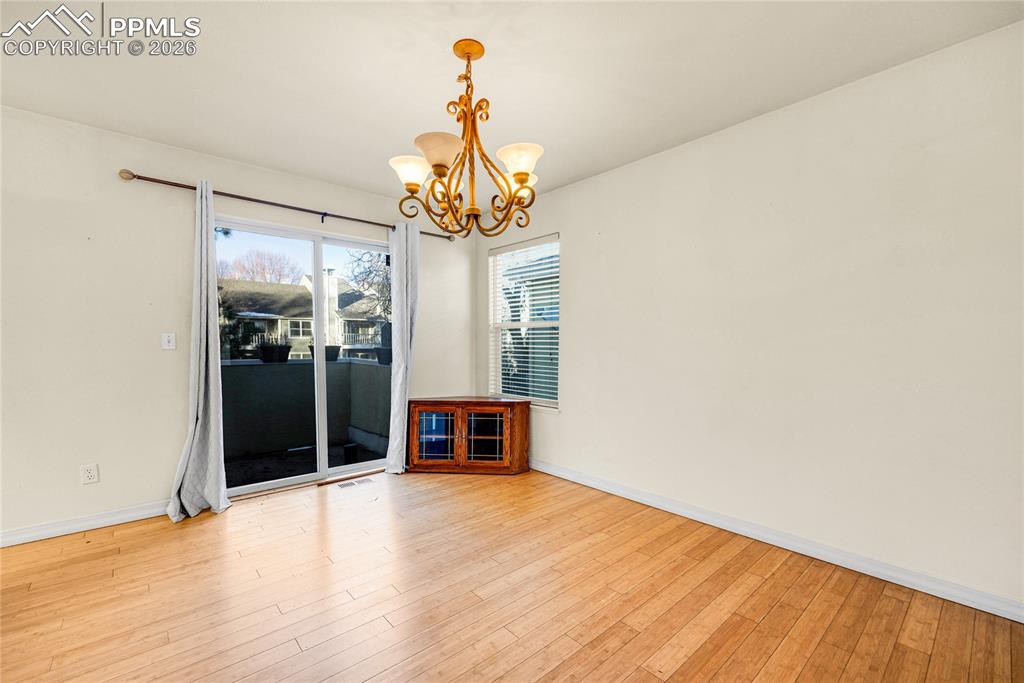 Image 7 of 34: Dining Area