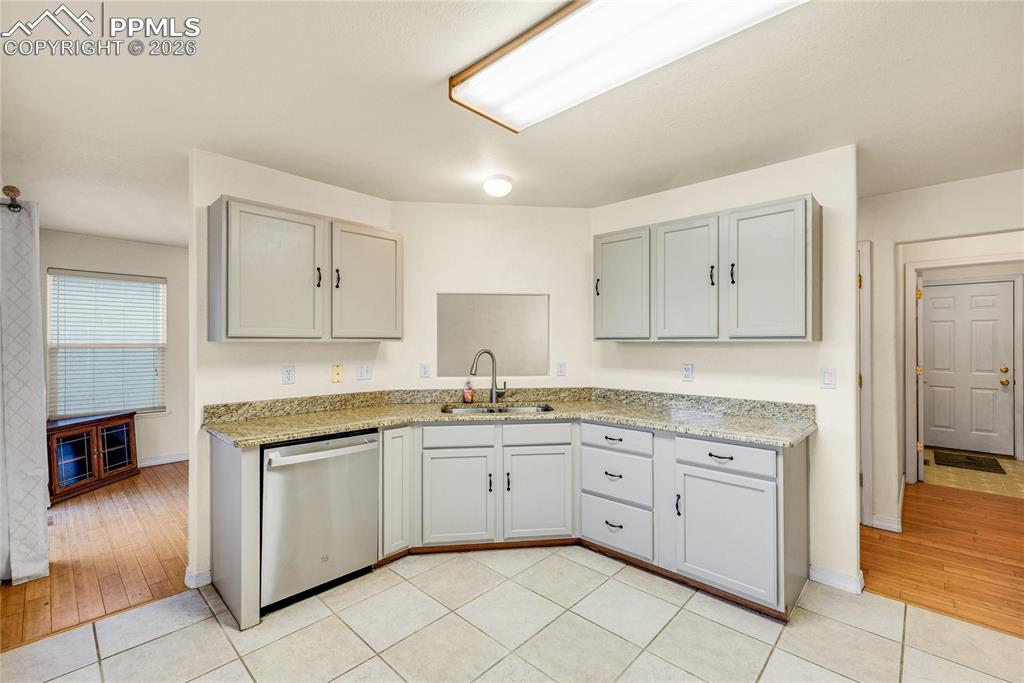 Image 9 of 34: Kitchen