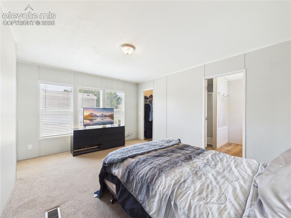 Image 11 of 26: Bedroom