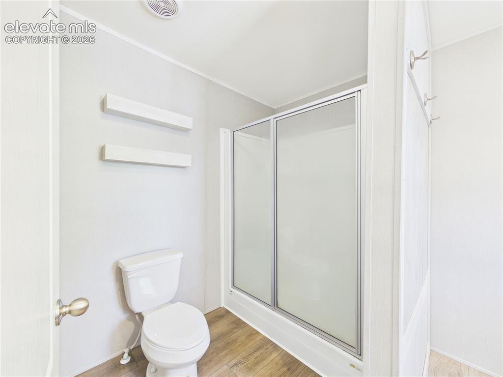 Image 13 of 26: Bathroom