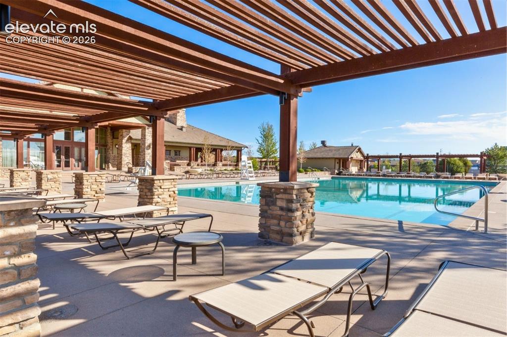 Image 15 of 24: Pool