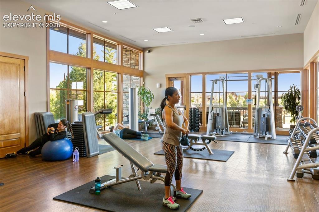 Image 18 of 24: Gym