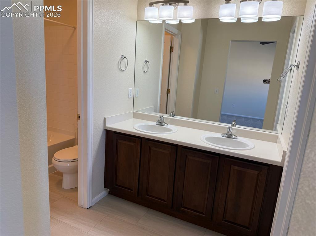 Image 12 of 28: Bathroom