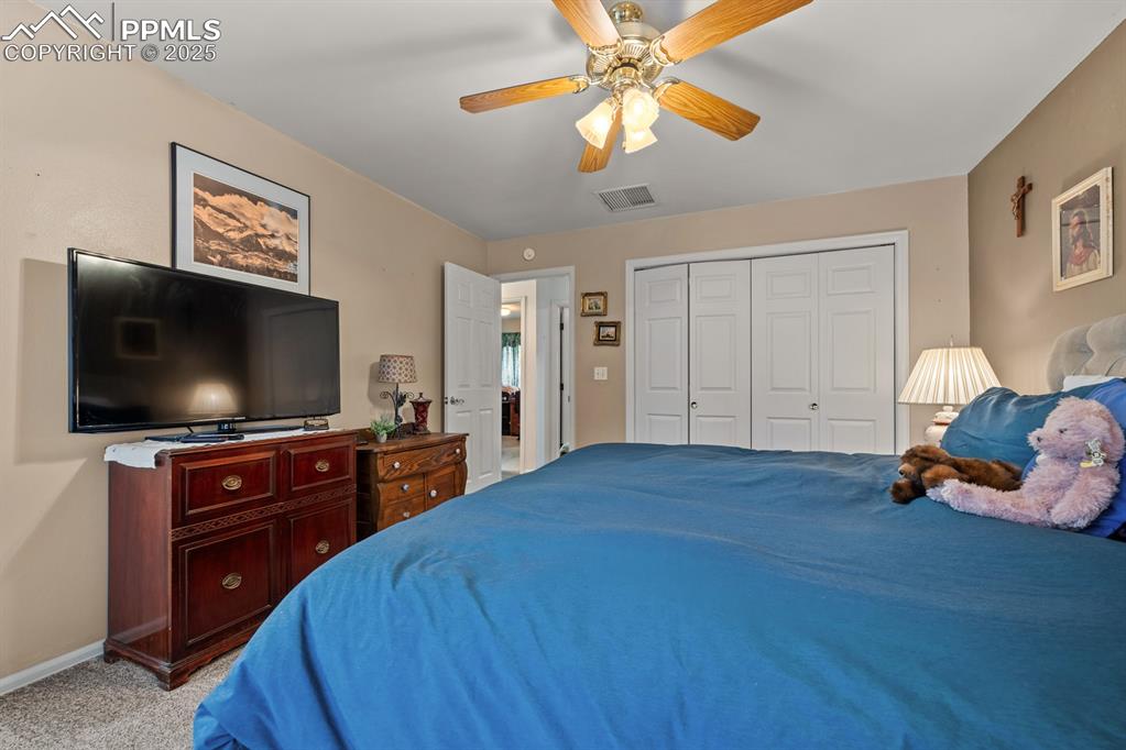 Image 13 of 26: Bedroom