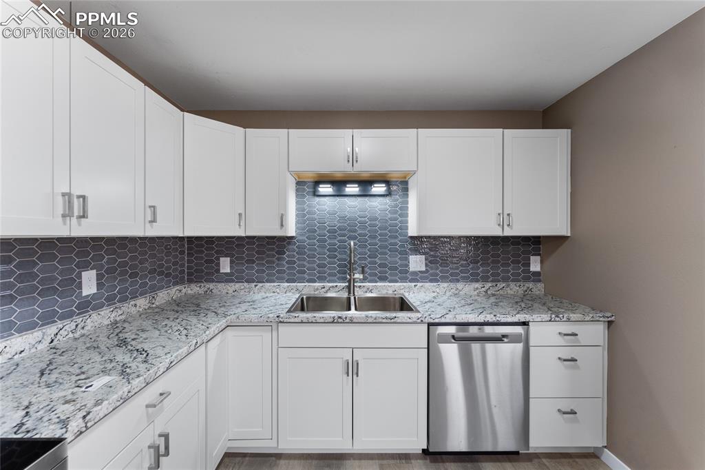 Image 10 of 36: Kitchen