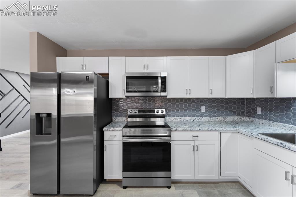 Image 11 of 36: Kitchen