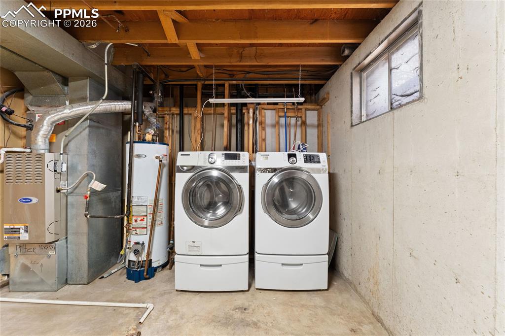 Image 32 of 36: Laundry