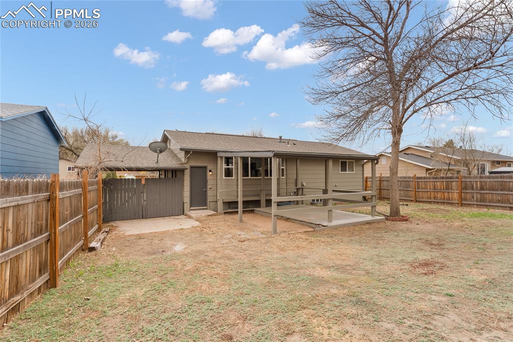 Image 36 of 36: Back of Structure