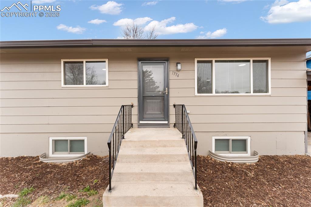 Image 4 of 36: Entry